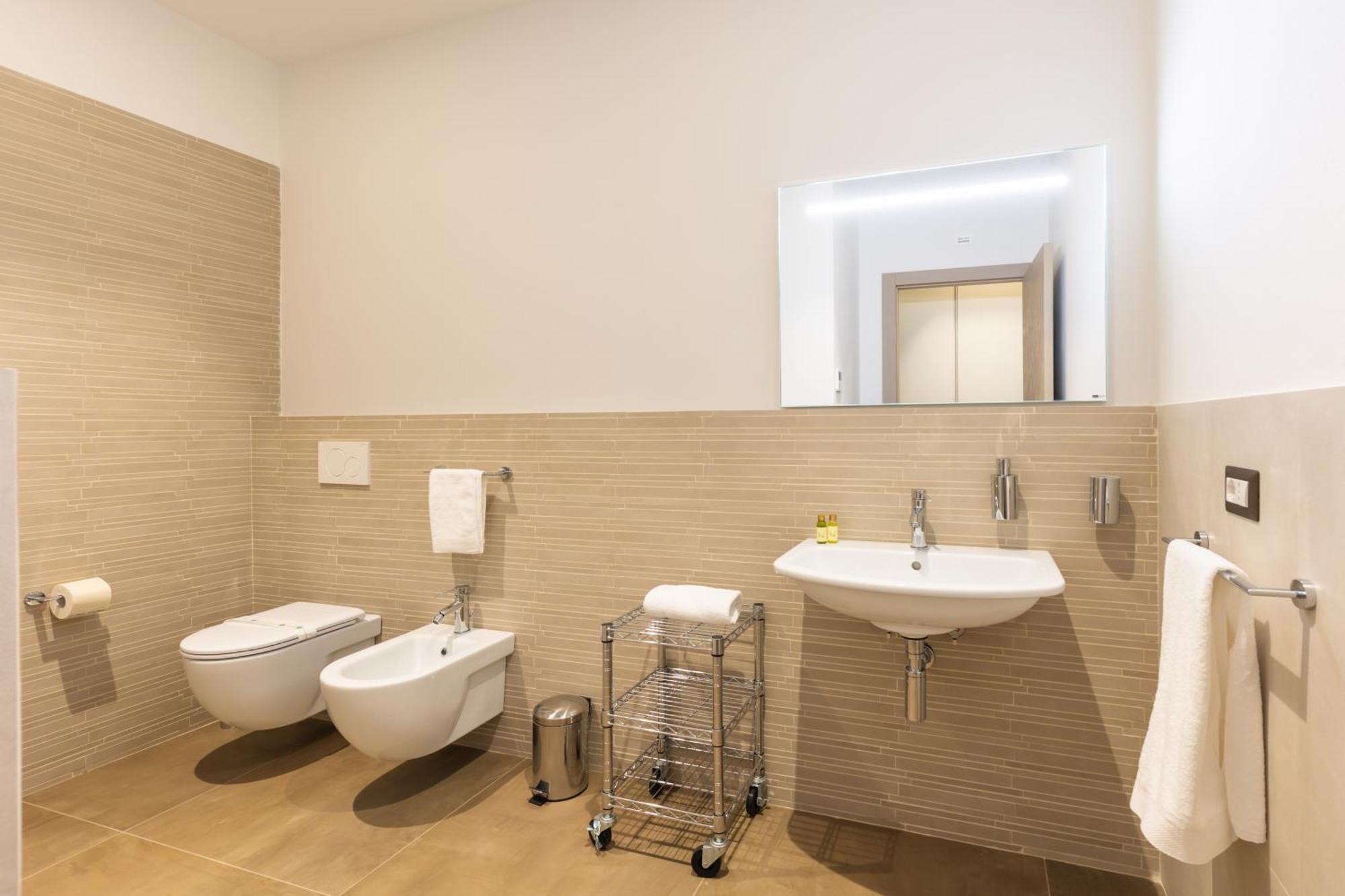 Exclusive Perugia Getaway - Apartments With Shared Pool & Parking Exterior photo