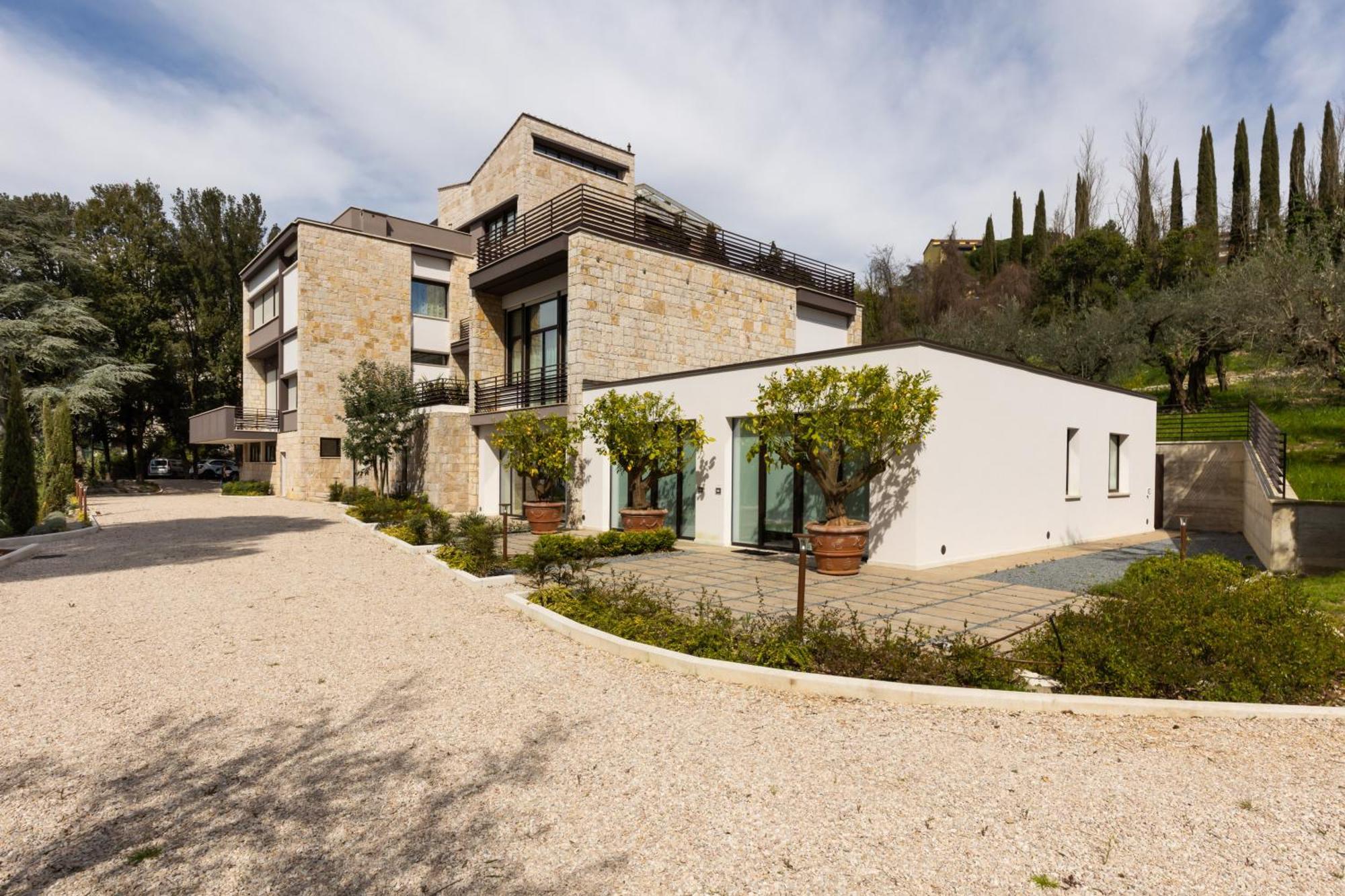 Exclusive Perugia Getaway - Apartments With Shared Pool & Parking Exterior photo