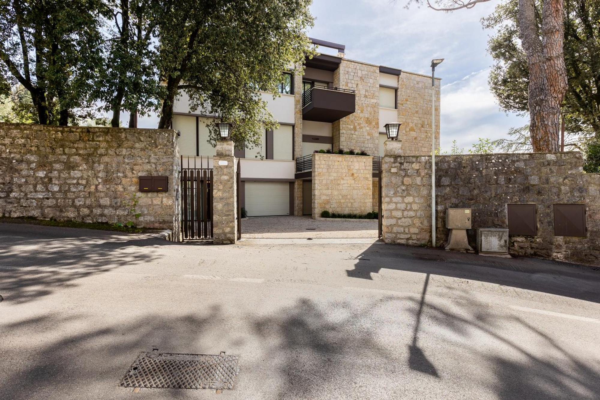 Exclusive Perugia Getaway - Apartments With Shared Pool & Parking Exterior photo